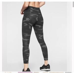 Athleta Camo Contender Powerlift7/8 Tight Zip Side Pockets Size Small Petite SP